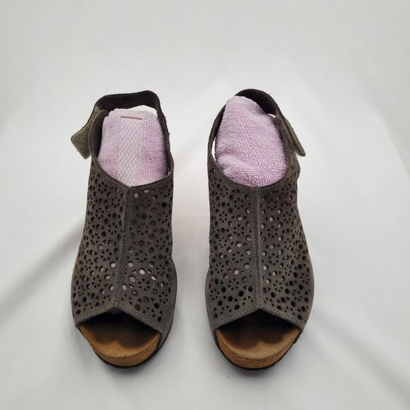 A. GIANNETTI Italian Laser-Cut Cork Wedge Sandals - Picture 3 of 8